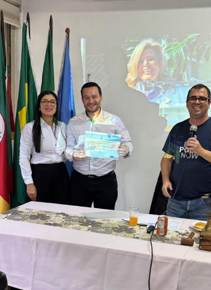 HOMENAGEM: Sicredi – Fabrício Baruffi Gerente de agência e Paula de conto
Gerente pessoa jurídica Agência Marechal Rondon